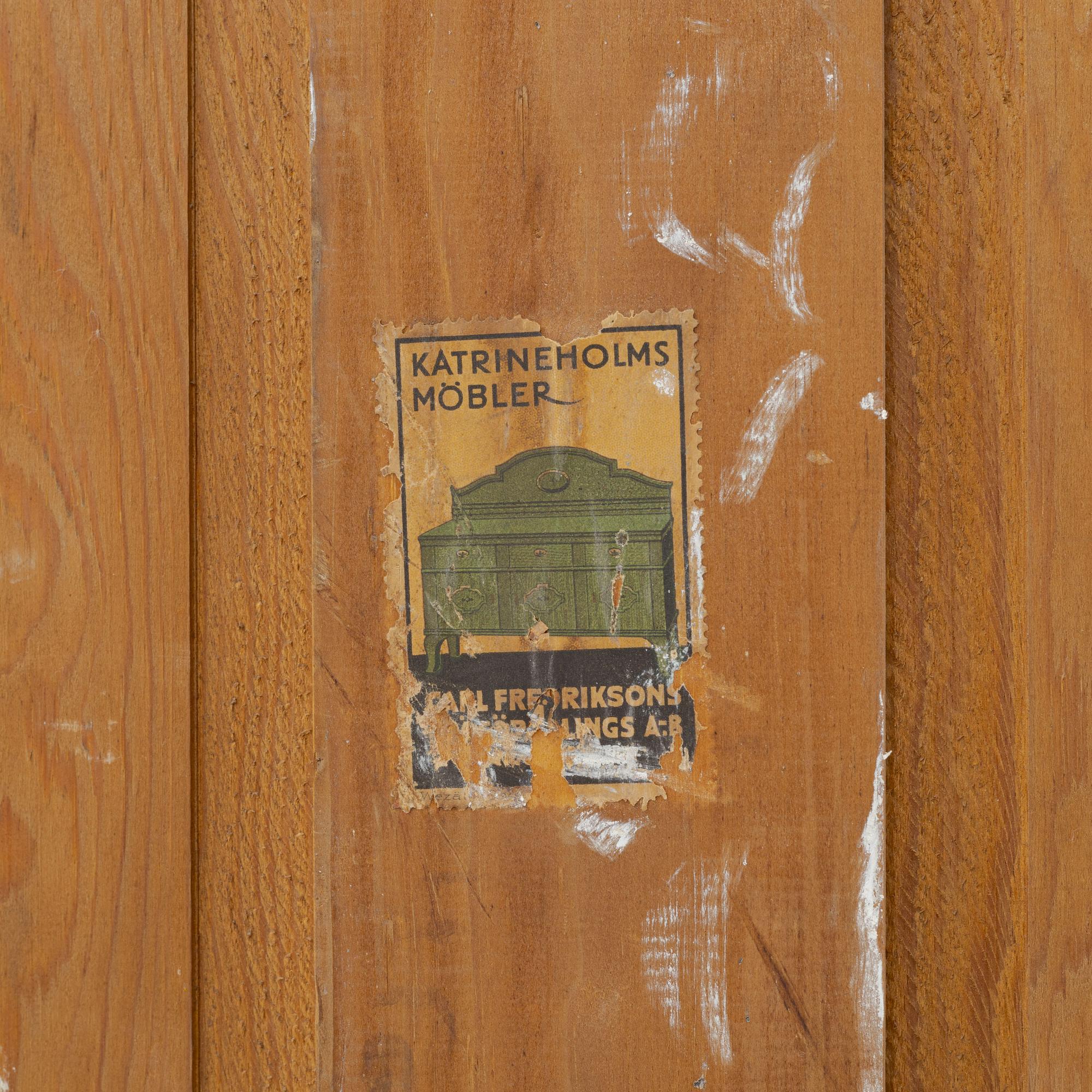 A cabinet, early 20th Century.