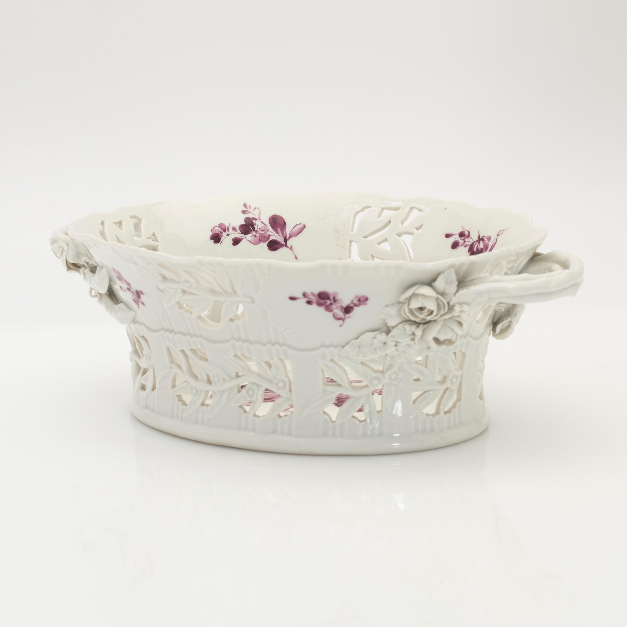 Royal Copenhagen, Jardinière, "Juliane-Marie", 1905.