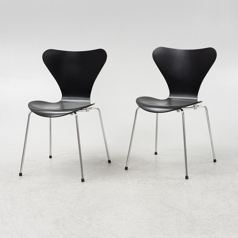 Arne Jacobsen, stolar åtta st. "Sjuan", Fritz Hansen, Danmark, daterade 2005.