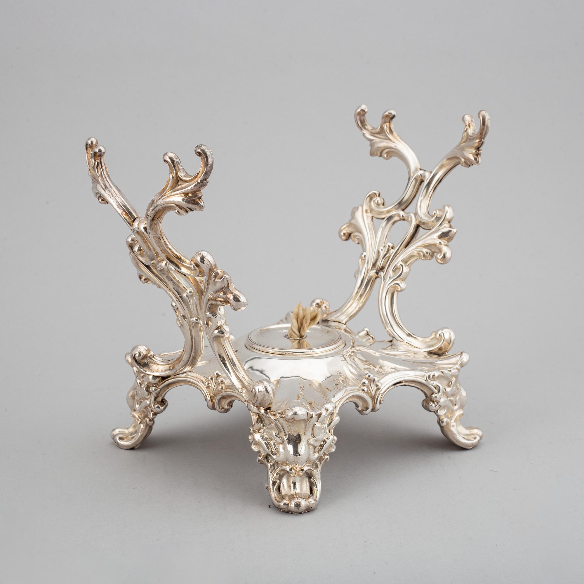 R&S Garrards, varmvattenkanna på rechaud, silver, London 1843.