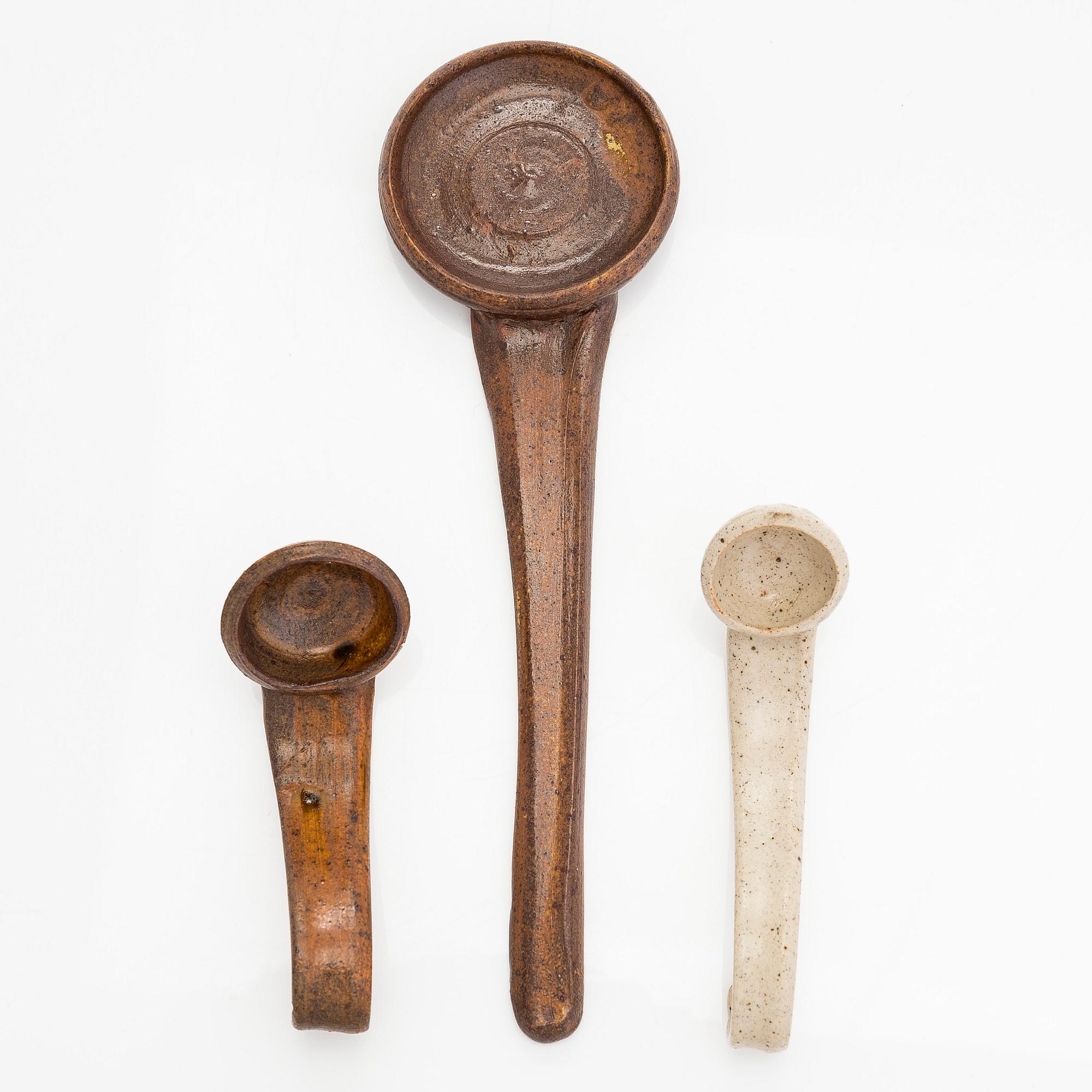 Kyllikki Salmenhaara, two ladles and a spoon, stoneware, signed KS.
