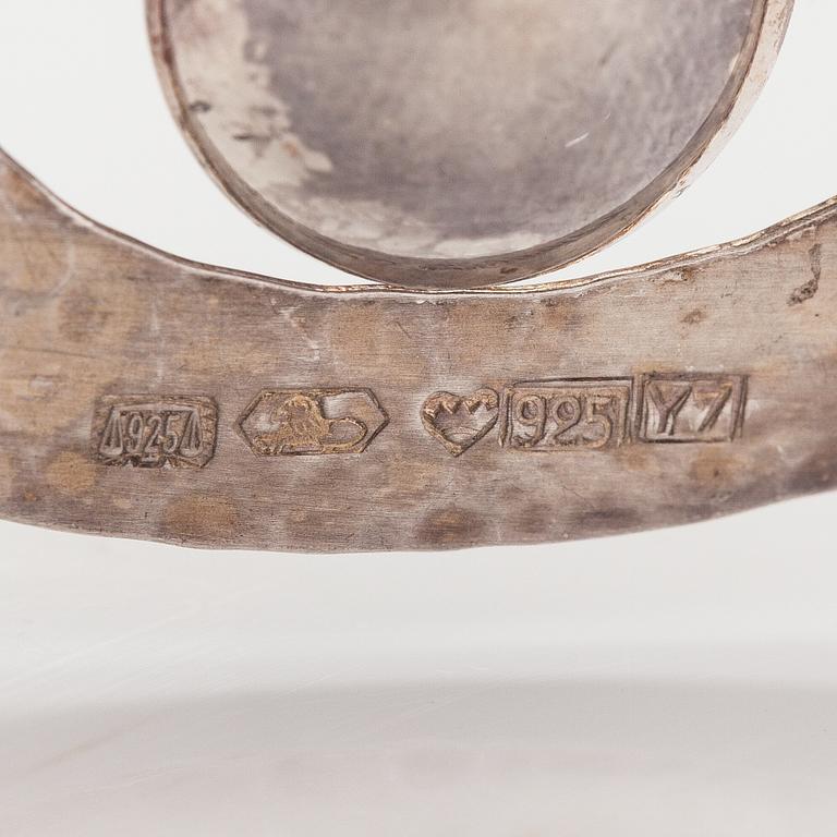 Tapio Wirkkala, A sterling silver "pear" pendant. Kultakeskus, Hämeenlinna 1976.