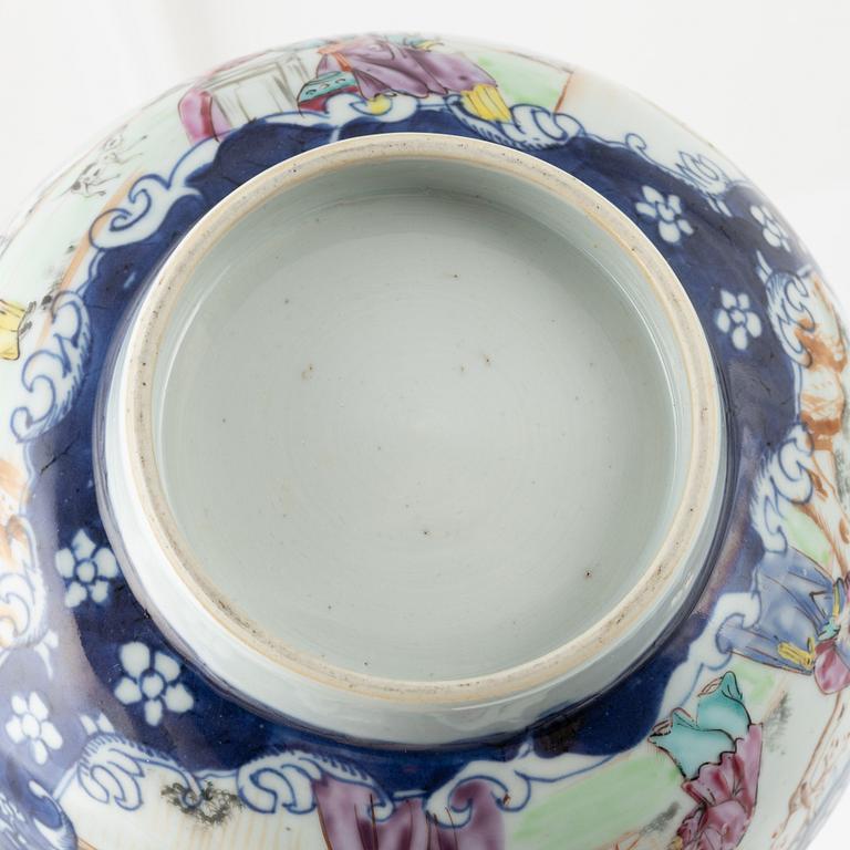 Four porcelain pieces, China, Qing dynasty, 18th-19th century.