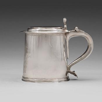 159. An English 17th century silver tankard, possibly of John Ruslen, London 1680.