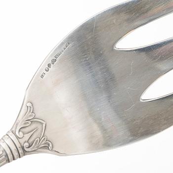 W.A. Bolin, A pair of Swedish silver serving utensils in case, Stockholm 1919.