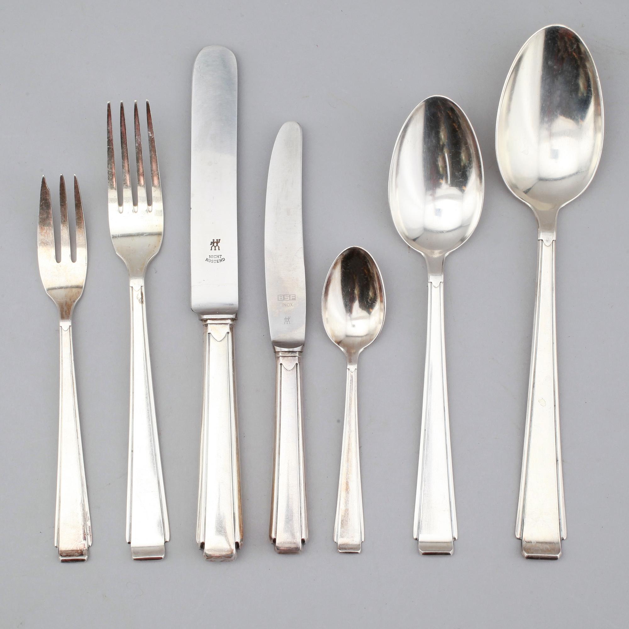 BESTICK, 83 delar, silver, Tyskland, 1900-talets första hälft. Total vikt med stålblad ca 3565 gram.