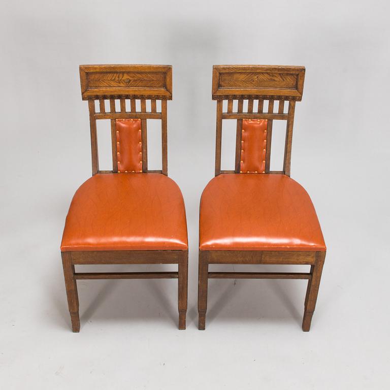 Eliel Saarinen, pöytä ja tuoleja, 4 kpl, Huonekaluliike Mikko Nupponen 1900-luvun alku.