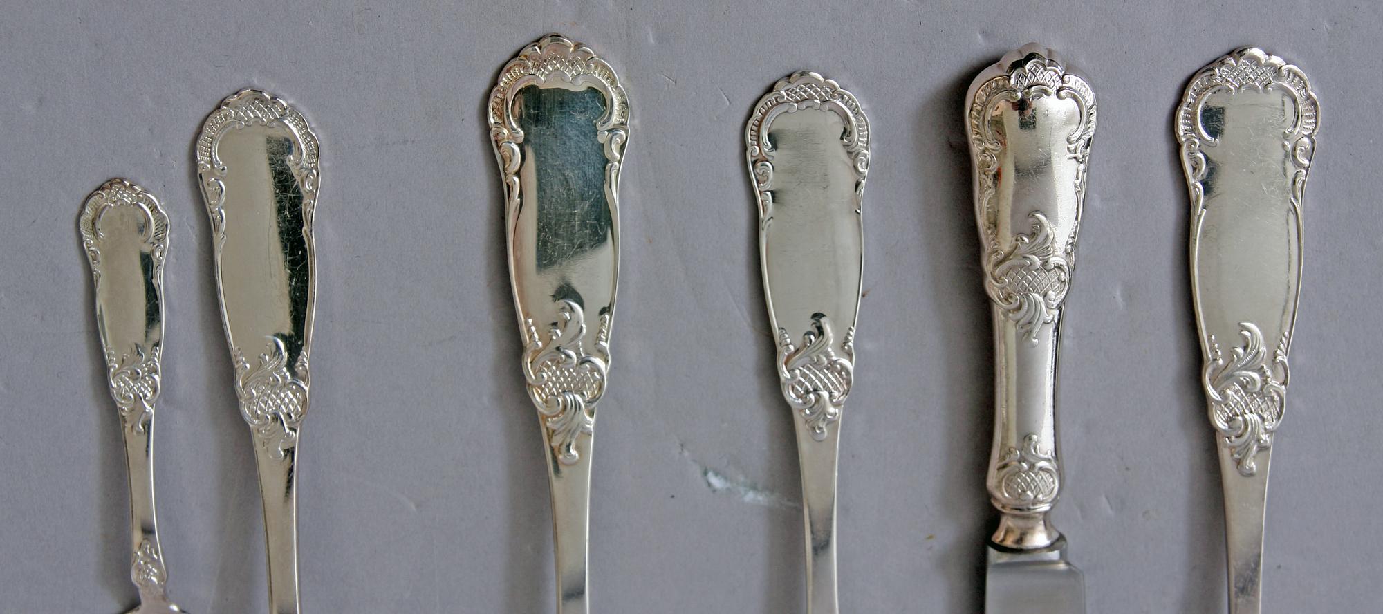 BESTICK, 61 delar, uppsättning i etui, nysilver.