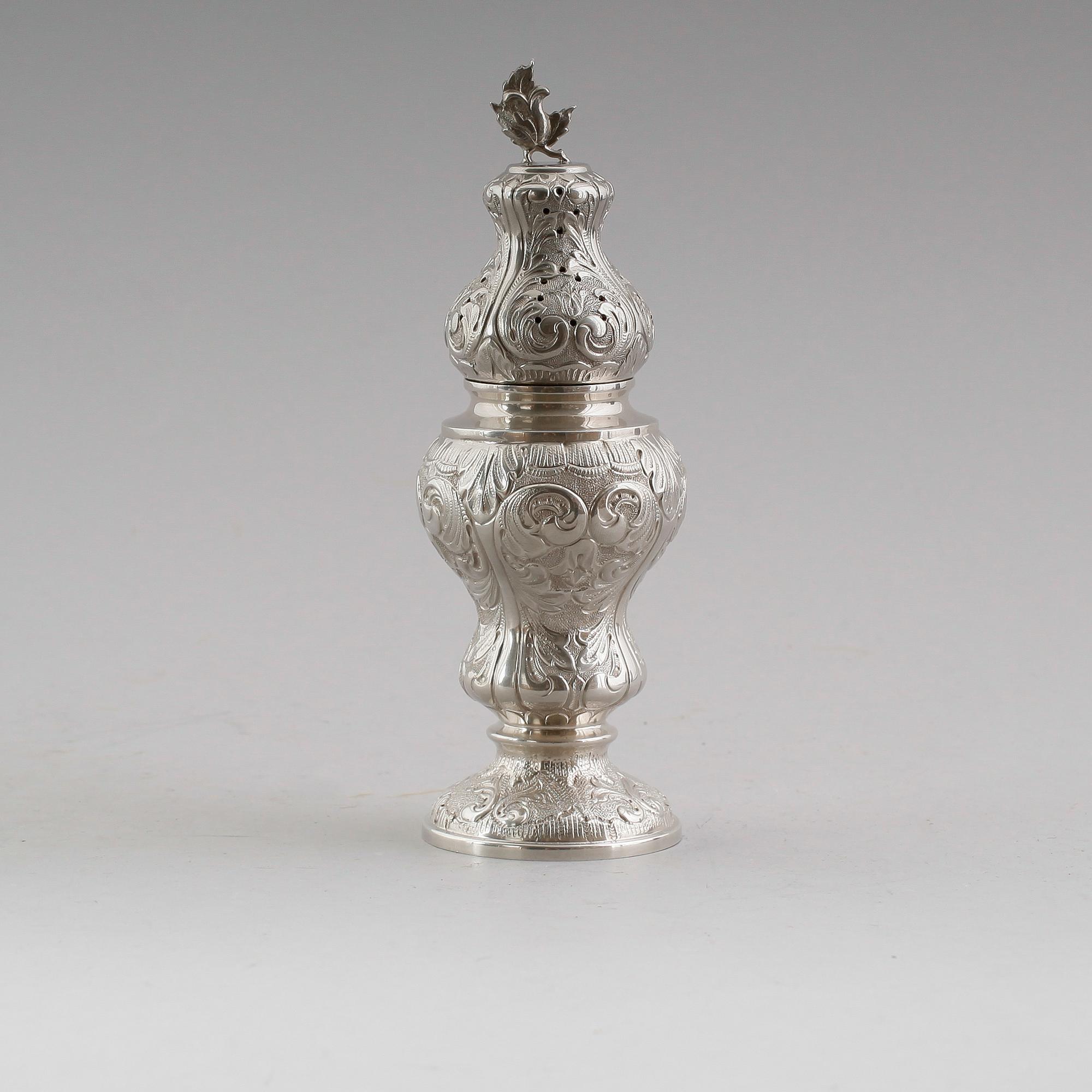 SOCKERSTRÖARE, silver, svenska importstämplar, 1900-talets första hälft. Vikt ca 220 gram.