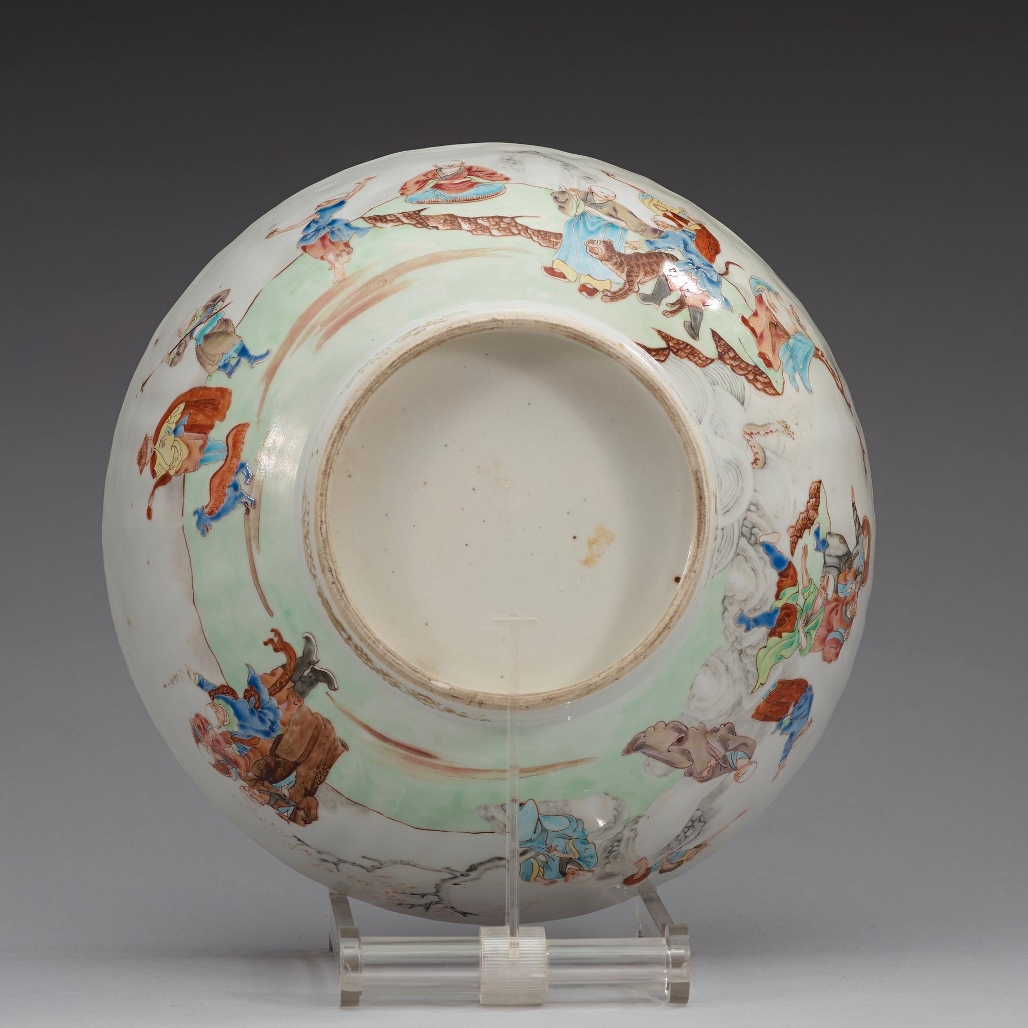 A famille rose punch bowl, Qing dynasty, Qianlong (1736-95).