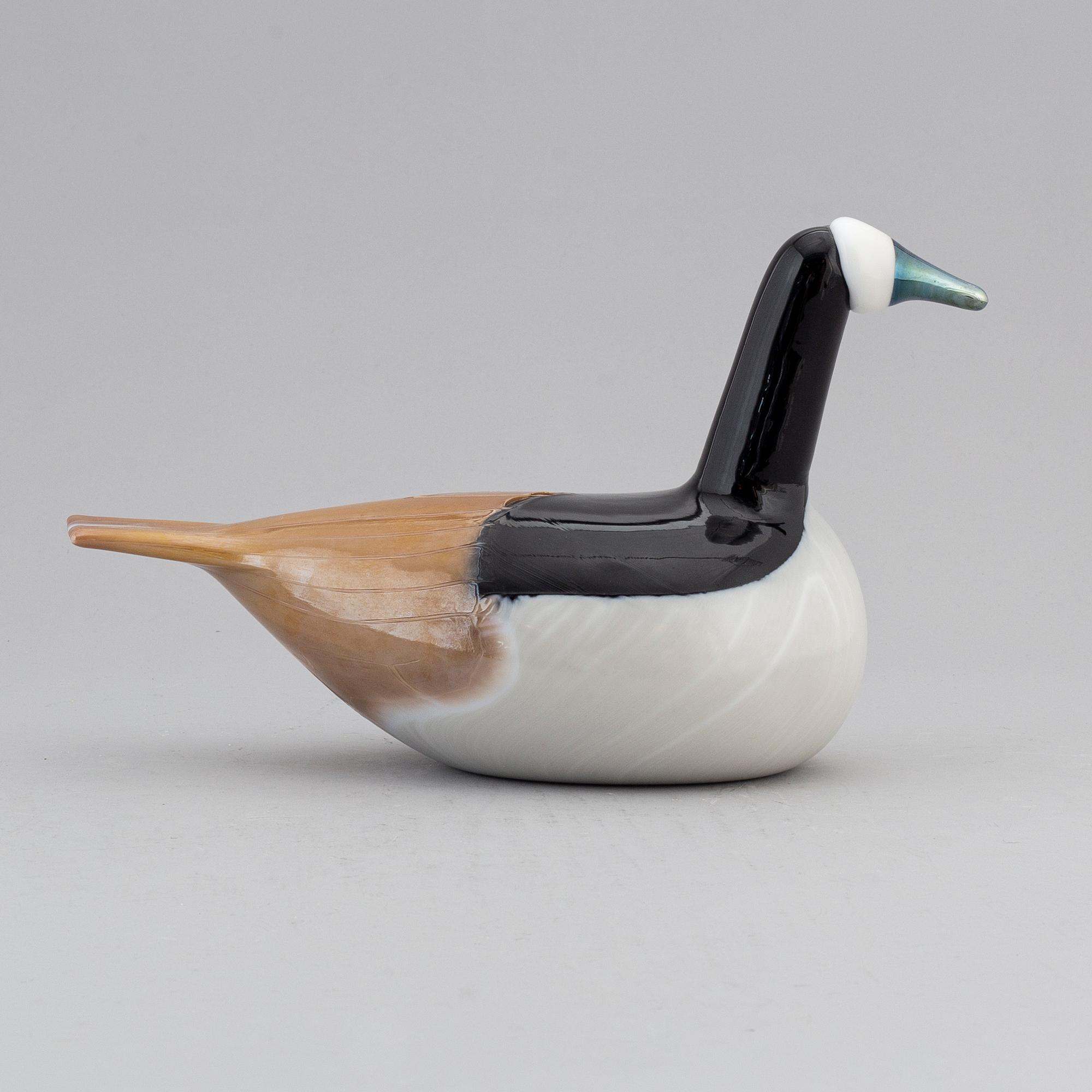OIVA TOIKKA, glass sculpture, "Valkoposkihanhi", Nuutajärvi Notsjö Pro Arte, Iittala, signed, edition 395/2000.