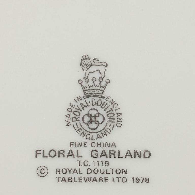 SERVIS, 43 delar, porslin, Royal Doulton, "Floral Garland", England 1978.