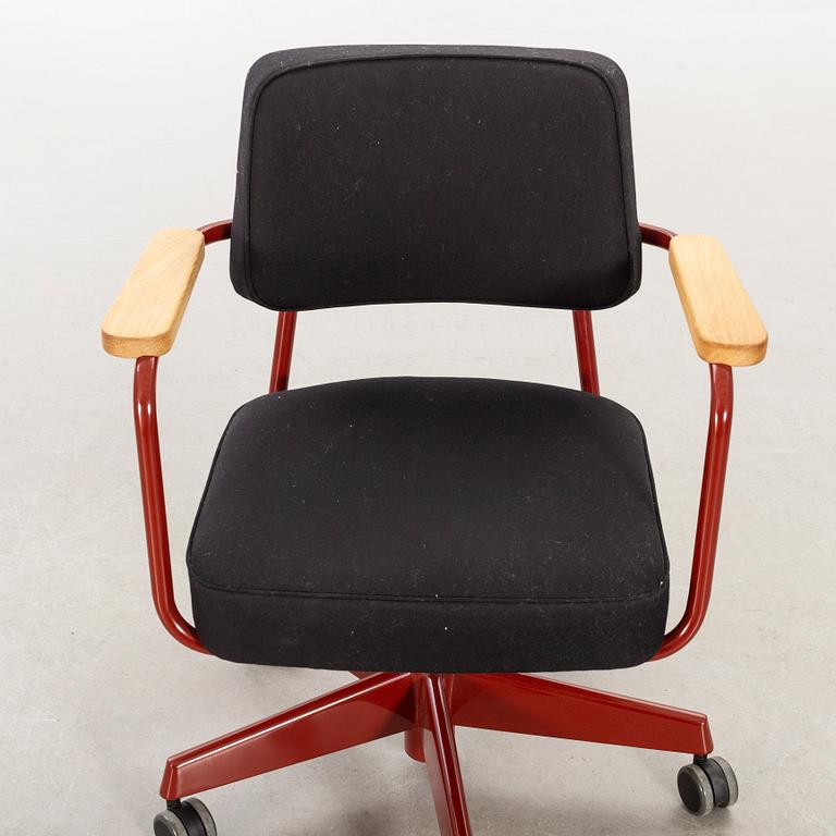A Fauteuil Direction Pivotan office chair by JEAN PROUVÉ for VITRA.