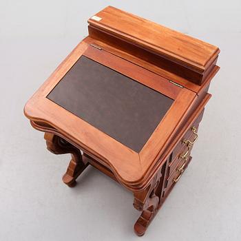 SKRIVPULPET, s k davenport, England, 1900-talets andra hälft.