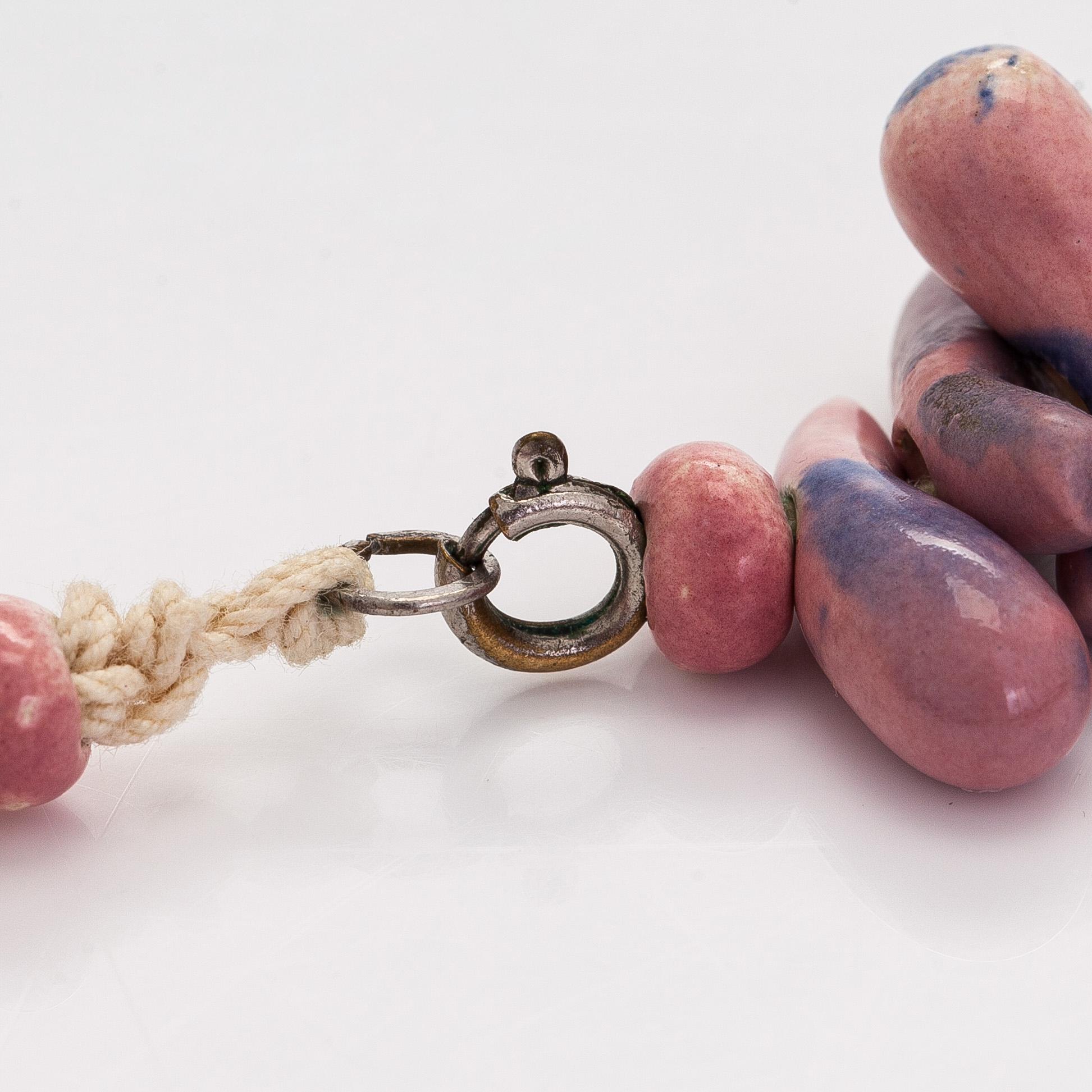 Aune Siimes, collier, handgjorda pärlor av keramik.