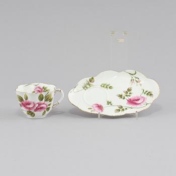 KAFFEKOPPAR med FAT, 11 st, benporslin, Rambler Rose, Shelley, England, omkring 1900-talets mitt.