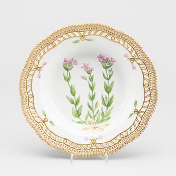 A "FLORA DANICA" PLATE, porcelain, model no 20/3547, Royal Copenhagen (1898-1923).
