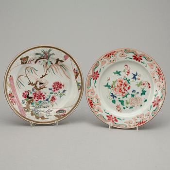 TALLRIKAR, 2+1, porslin, Qianlong, Kina 1700-tal.