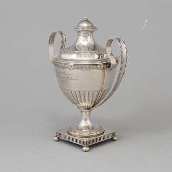 A bowl with a lid and a spoon for sugar, silver. Including CG Hallberg, Stockholm 1900. Total weight 484 grams.