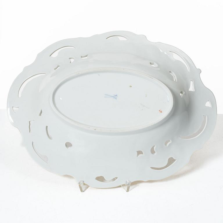 Meissen, a porcelain bowl, Germany 1934-45.