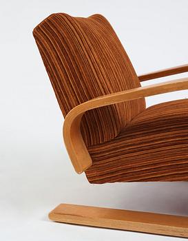 Alvar Aalto, a model 400 'Tank Chair', executed by Aalto Möbler in Hedemora, Sweden 1945-56.