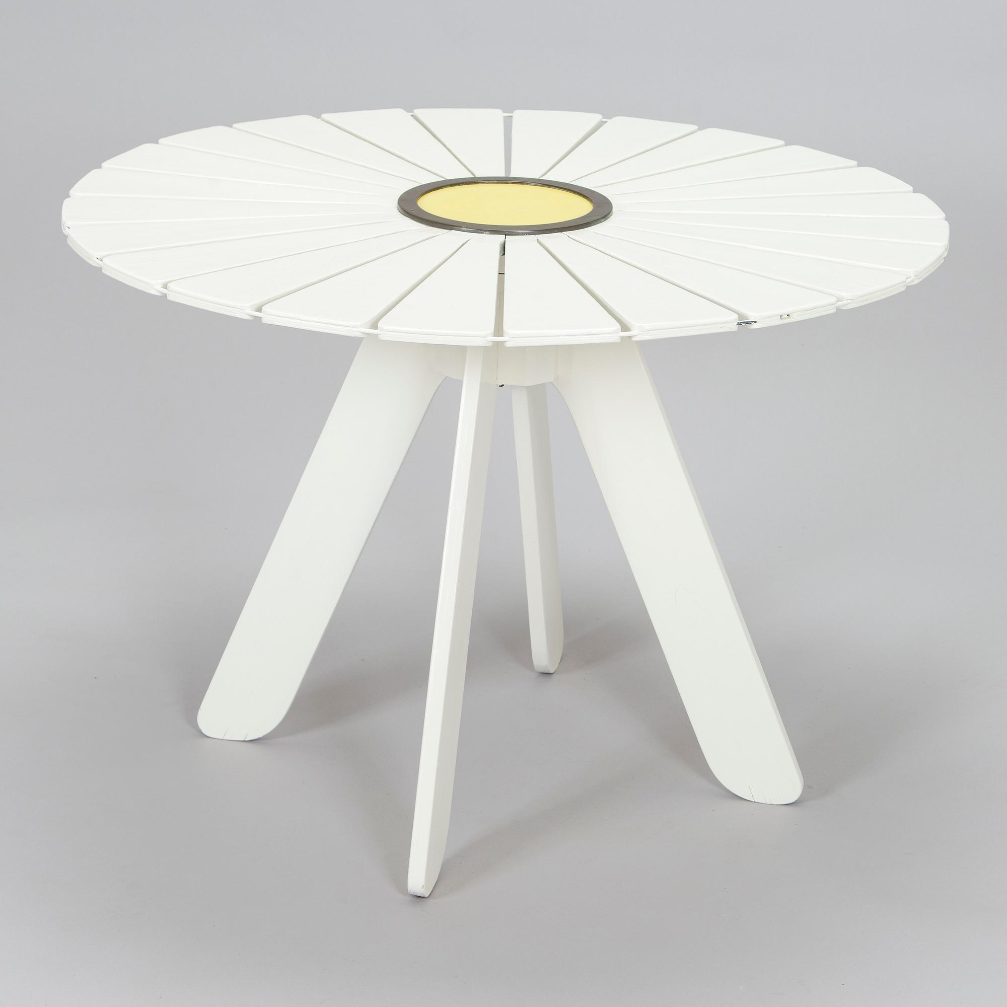 Alvar & Aino Aalto,  Trädgårdsmöblemang, 3 delar, "Aurinko-serien", Artek, 1950-tal och 1900-talets slut..