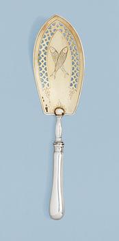 1202. A RUSSIAN PARCEL-GILT FISH-SLICE, unidentified makers mark, St.Petersburg 1879.