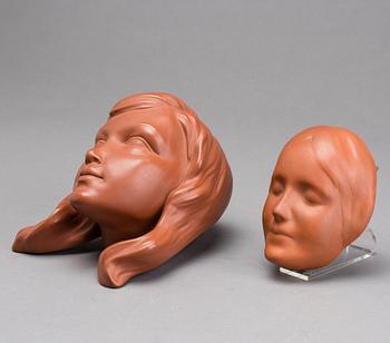 A PAIR OF GOLDSCHEIDER MASKS.