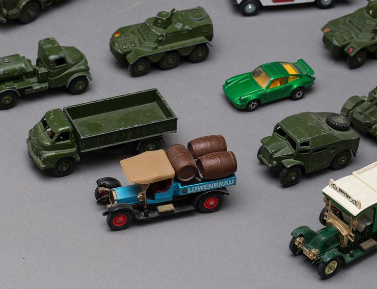 LEKSAKSBILAR, 18 st, Dinky Toys, Matchbox Lesley mfl, England. 1900-talets mitt.