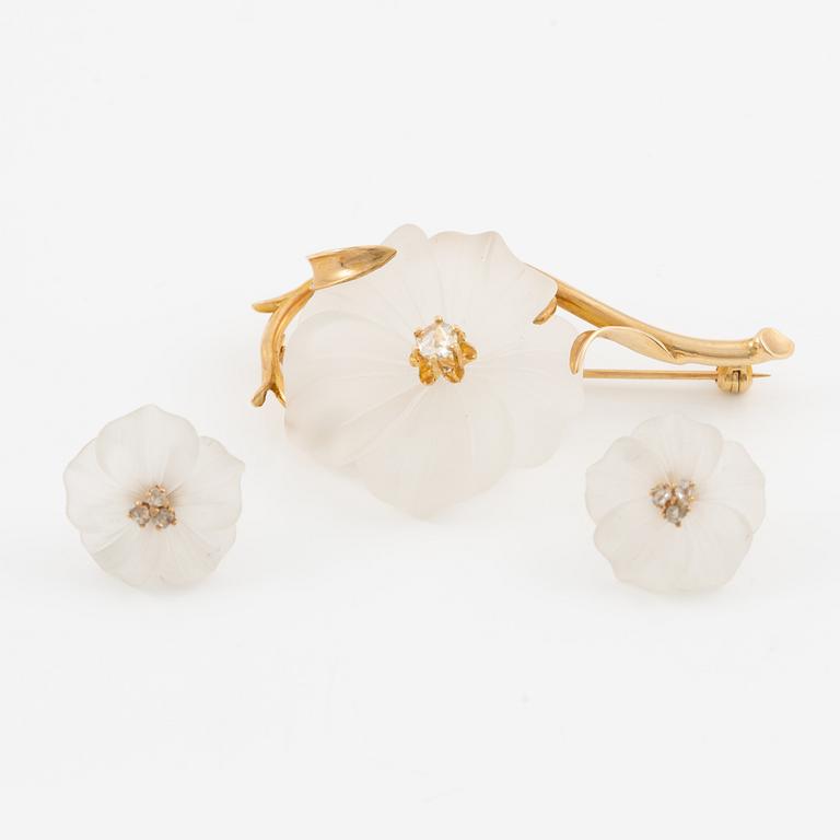 Brooch and earrings, floral, 18K gold with carved rock crystal and rose-cut diamonds.