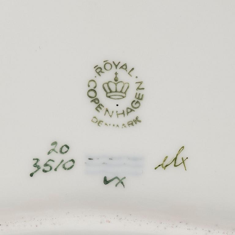 A set of two Royal Copenhagen 'Flora Danica' serving dishes, Denmark, 20th century.