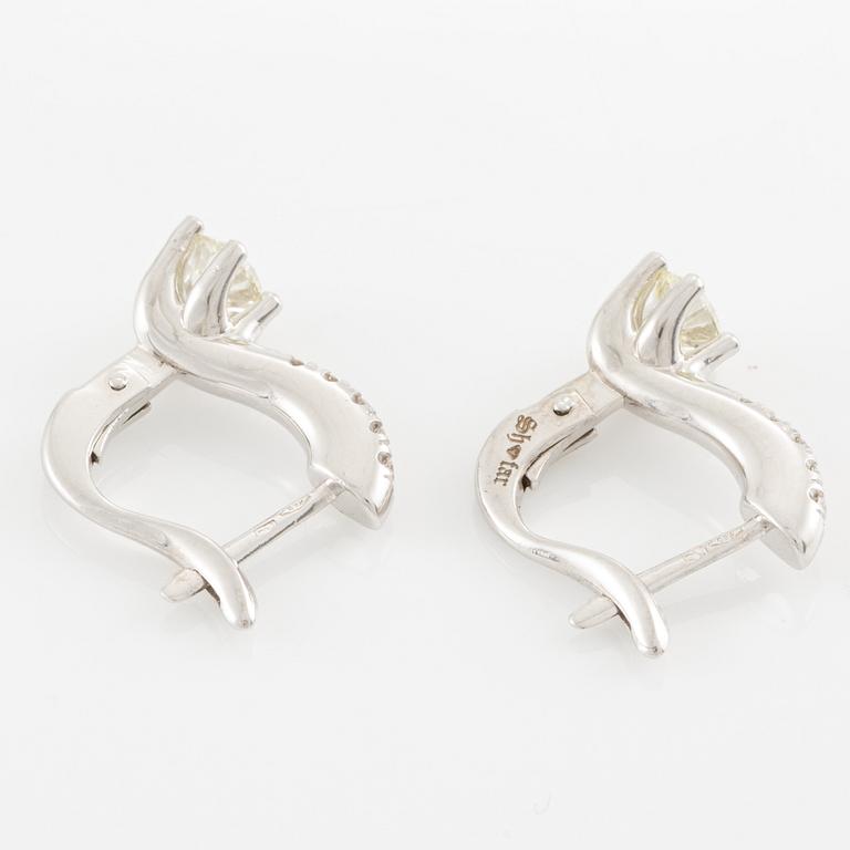 Earrings, 18K white gold set with brilliant-cut diamonds.