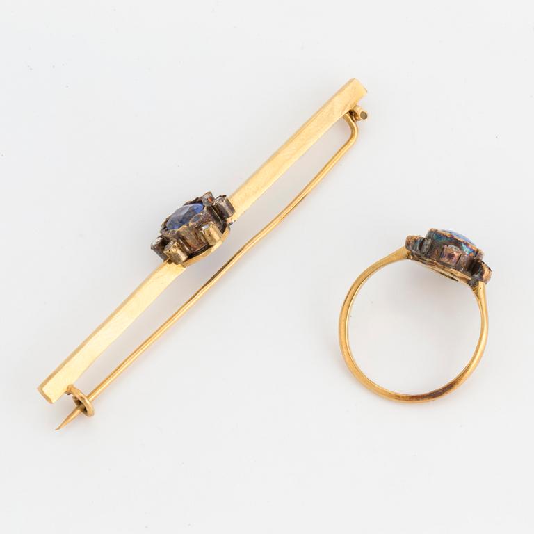 An 18K gold brooch and ring set with oval, mixed-cut sapphires and rose-cut diamonds.