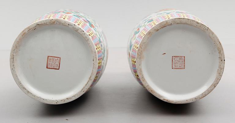 GOLVVASER, 1 par, porslin, Kina, 1900-tal.