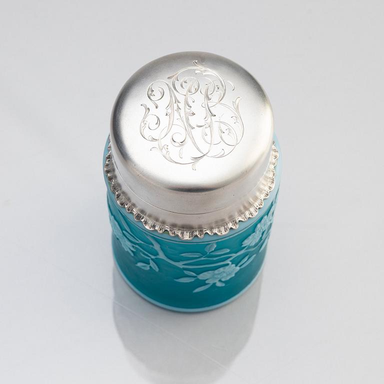 A silver-mounted cameo glass jar, workmaster Maria Linke, C.E. Bolin, Moscow 1891.