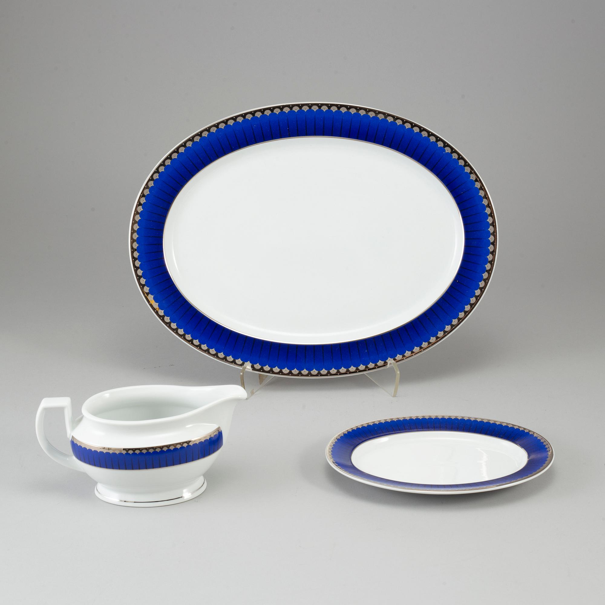 SIGVARD BERNADOTTE, servis, 45 delar, porslin. "Christineholm", Fyrklövern.