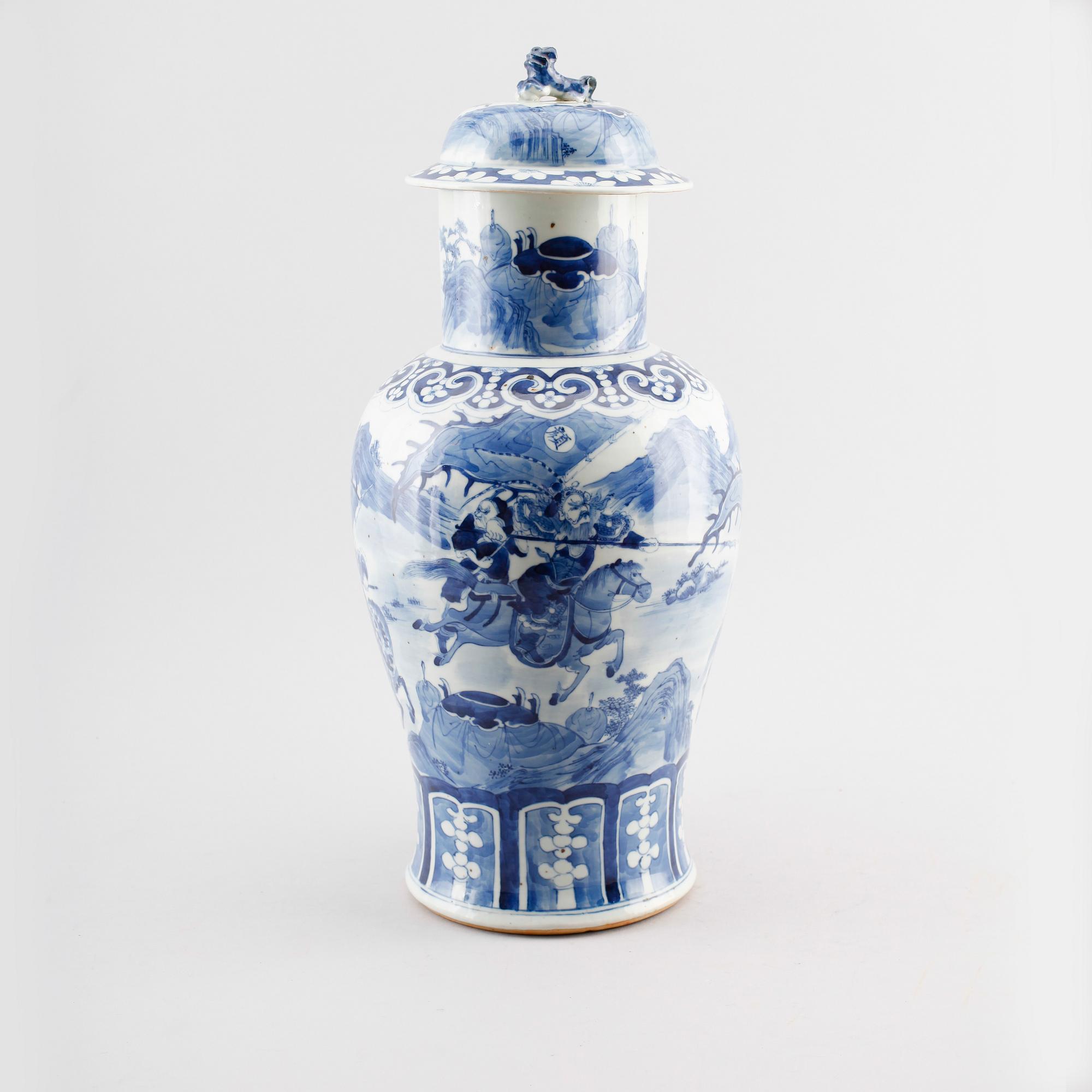LOCKURNA, porslin, Kina, 1800-talets första hälft.