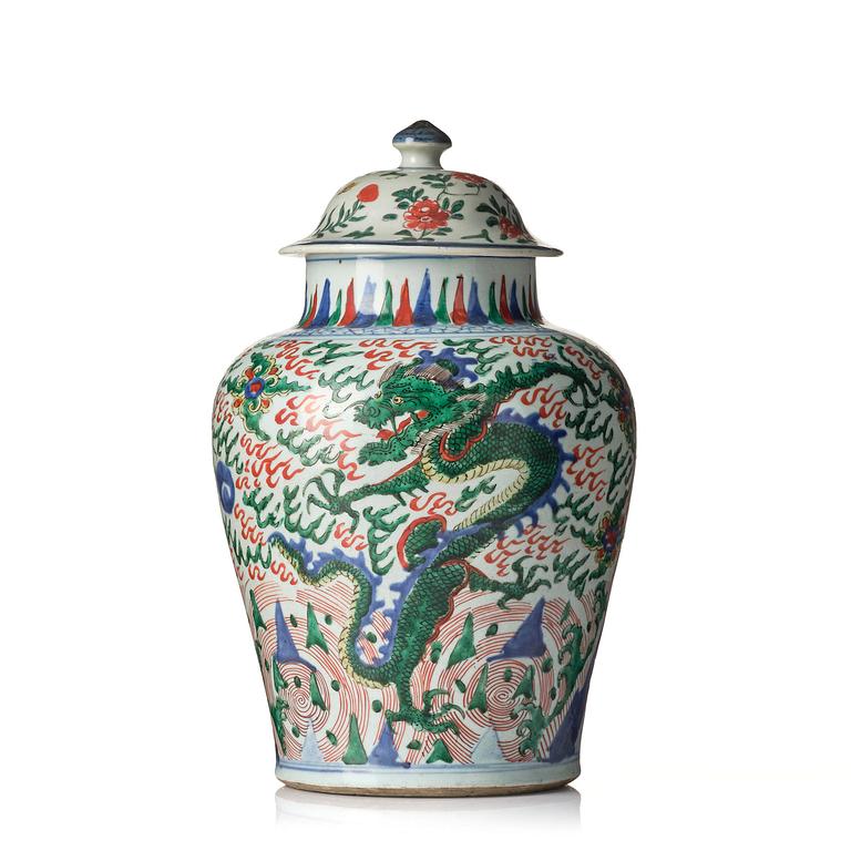 A wucai dragon vase, Transition, 17th century.