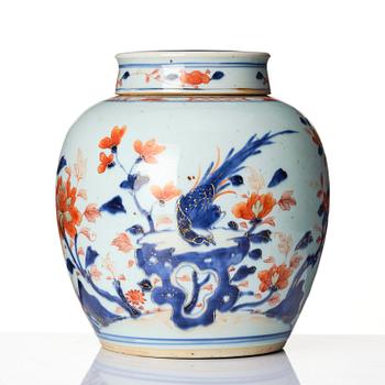 1016. An imari jar with cover, Qing dynasty, Kangxi (1662-1722).