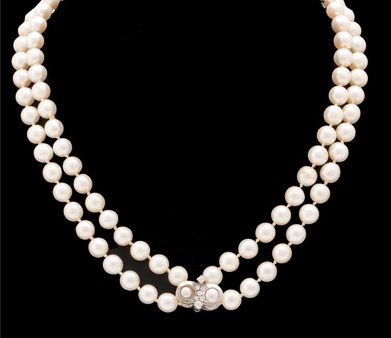 A necklace with cultured pearls and clasp in 18K white gold with round brilliant-cut diamonds, Hellström & Åhrling 1981.