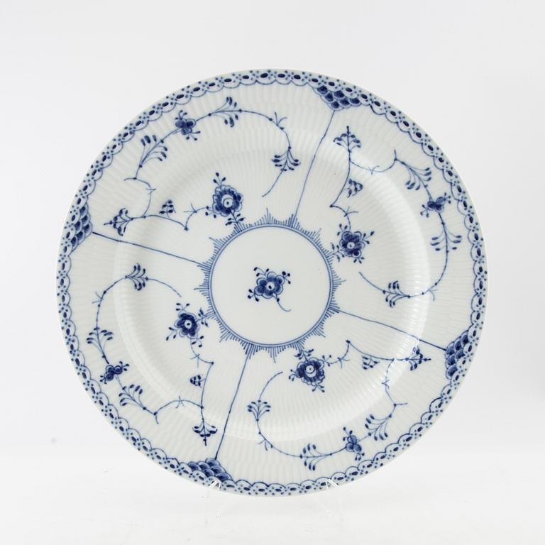 Royal Copenhagen, servis, 92 delar, "Musselmalet halvblonde" , Royal Copenhagen, Danmark.