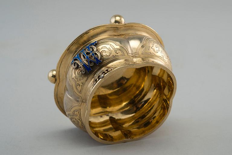 A SUGAR BOWL, gilt 84 silver, enamel. Sasikov St. Petersburg 1866-70. Height 4,5 cm, weight 135 g.