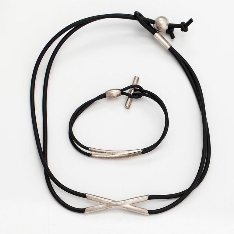 Christoph Burger, A necklace and a bracelet "Edition amour", sterling silver and rubber strap. Lapponia 2003.