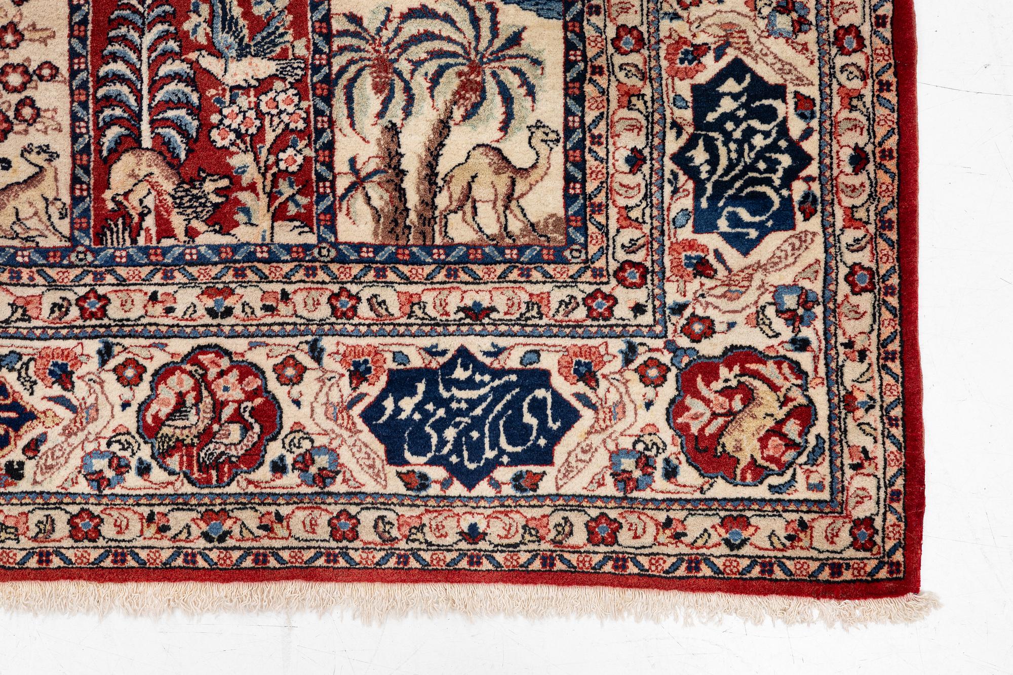 A Sarouk carpet, a. 310 x 210 cm.