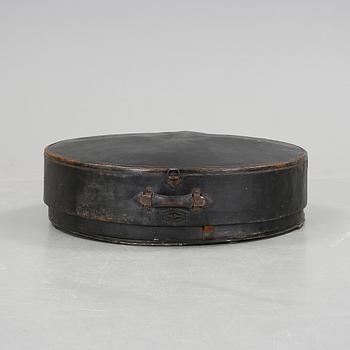 KOFFERT, Les Hirondelles Malles Légères, 1900-talets början.