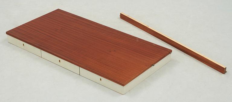 HYLLSKRIVBORD, "String", Nisse Strinning, 1950/60-tal.