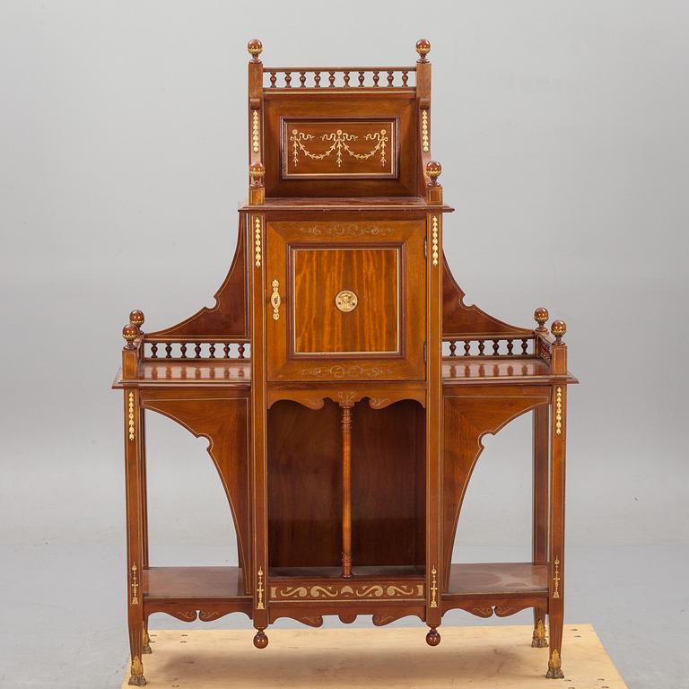 HYLLA, empirestil. 1900-talets början.