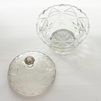 An Anglo-Irish cut-glass bonboniere with cover, mid 19th century.