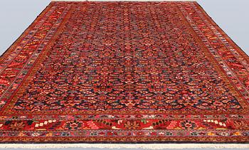 A semi-antique Lilian carpet, approx. 429 x 297 cm.