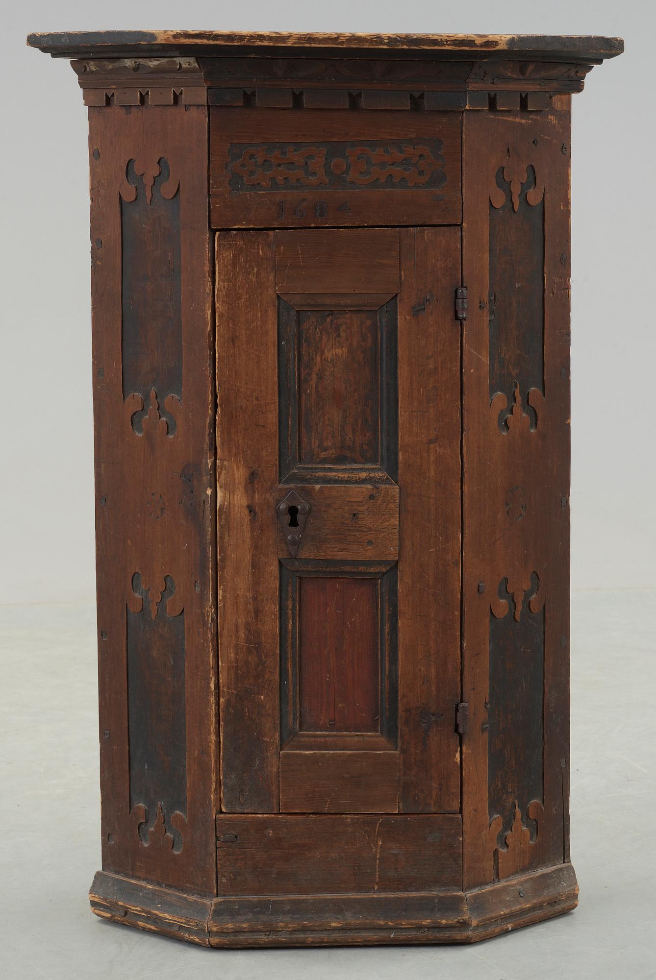 HÄNGSKÅP, Sverige, daterat 1684.